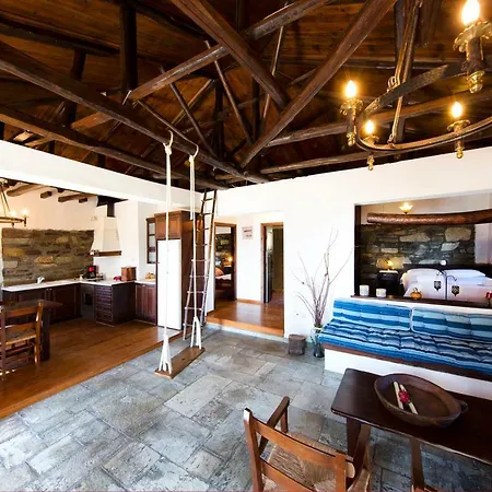 Tranquil On Hill Country house *